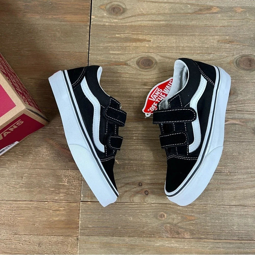 NWT Vans Old Skool V Sneakers